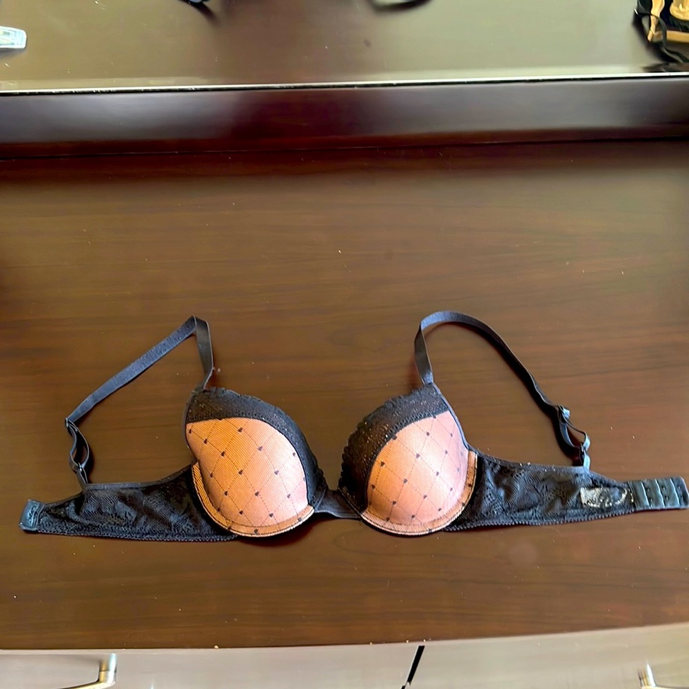 DKNY 32C